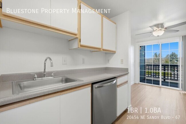 Foto del edificio - 20454 NE Sandy Blvd