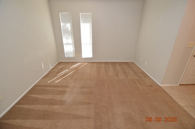 Building Photo - 495 Sellers Pl