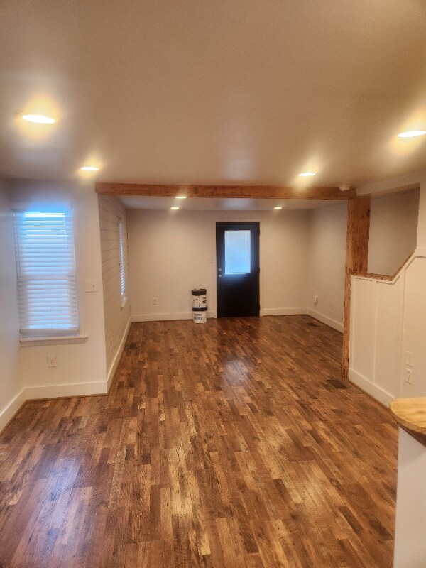 Foto del edificio - 948 W Main St