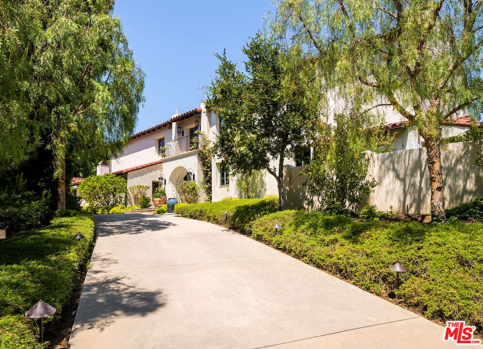 Primary Photo - 2770 Roscomare Rd