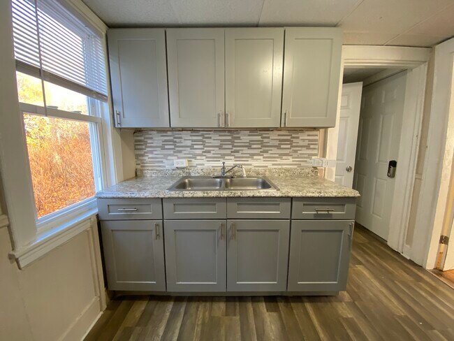 Building Photo - 182 Grant St