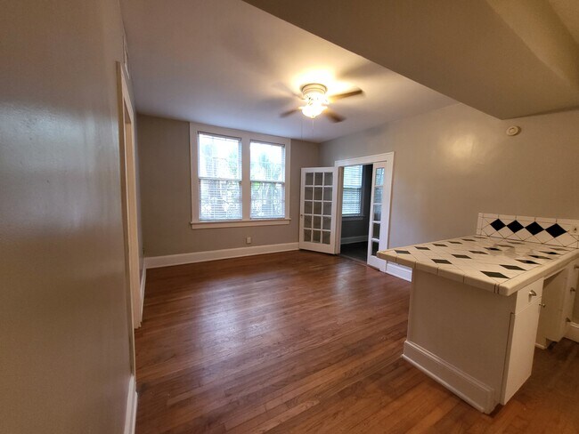 Foto del edificio - 1312 Willow Branch Ave