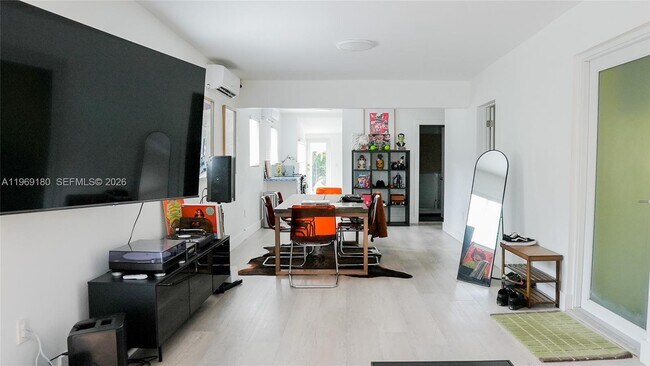 Building Photo - 3010 NW 1st Ave