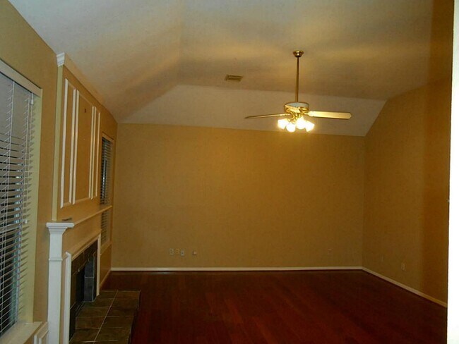 Foto del edificio - 6 Windfern Pl