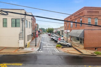 Building Photo - 128 N Main St