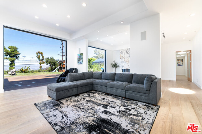 Building Photo - 16341 Sloan Dr