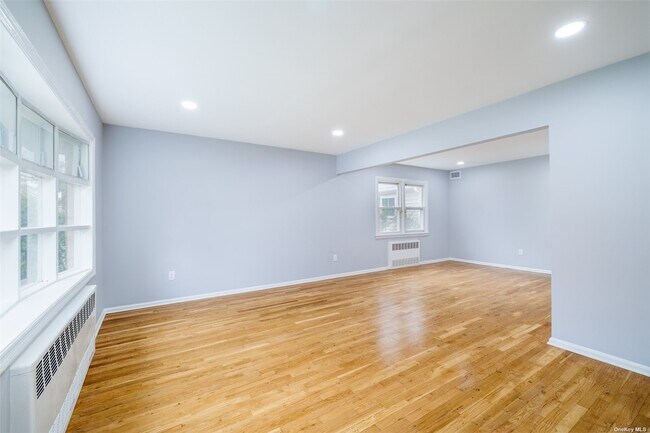 Foto del edificio - 12 Woodlawn Ave