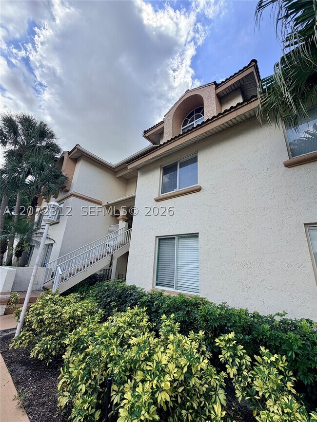 Foto del edificio - 19216 Glenmoor Dr