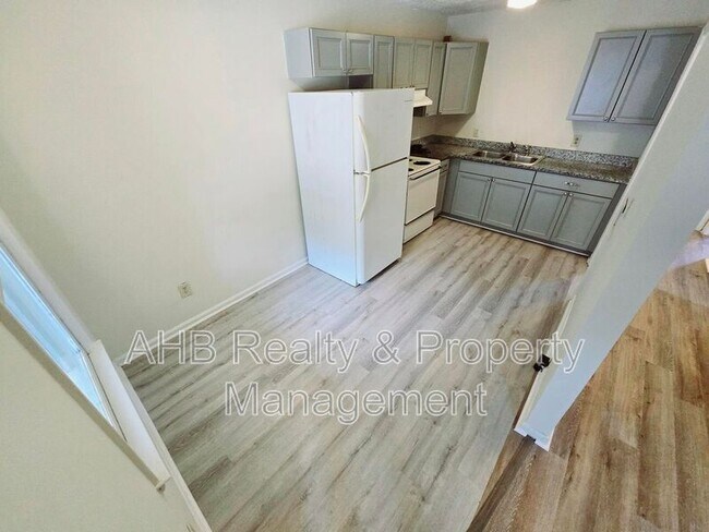 Building Photo - 2485 Michelle Dr