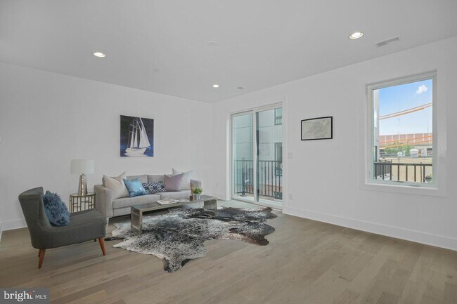 Foto del edificio - Pennsport Townhome with Garaged Parking