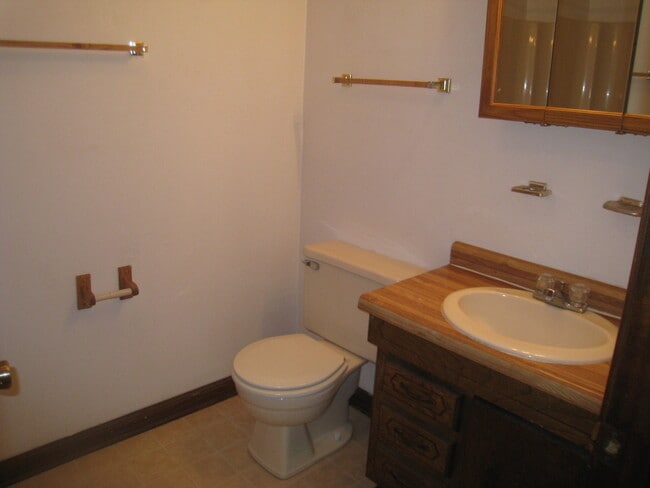 Building Photo - 708 DINWID