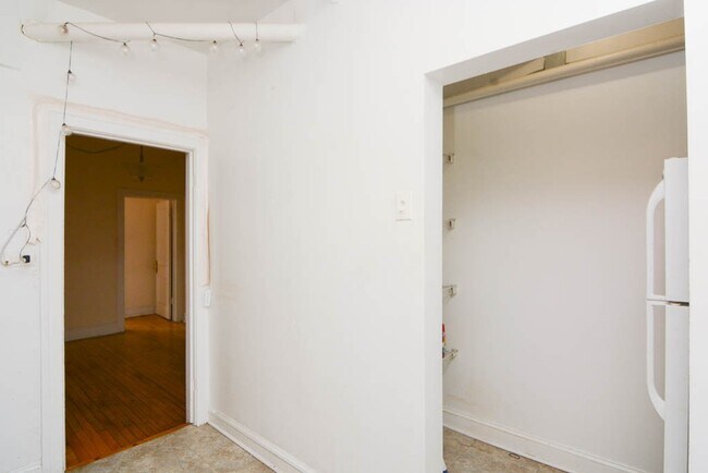 Building Photo - 2338 N Spaulding Ave