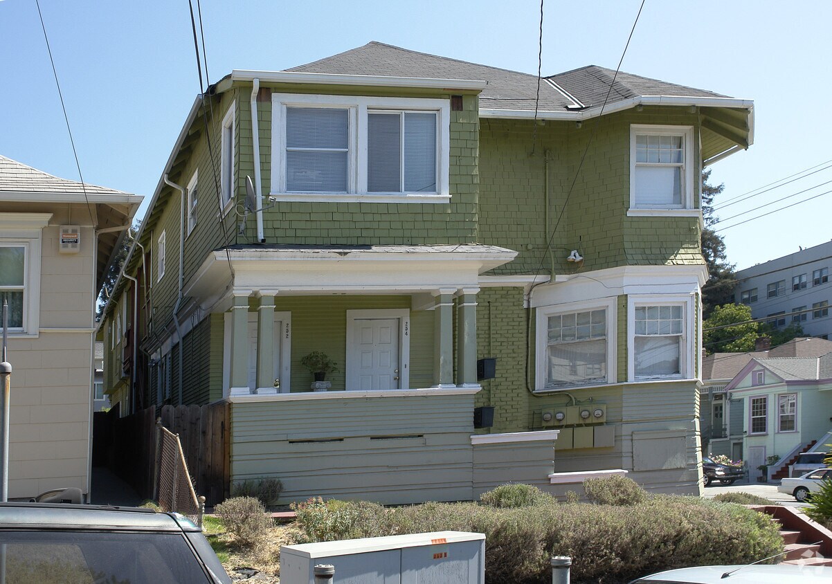 Building Photo - 252 Frisbie St