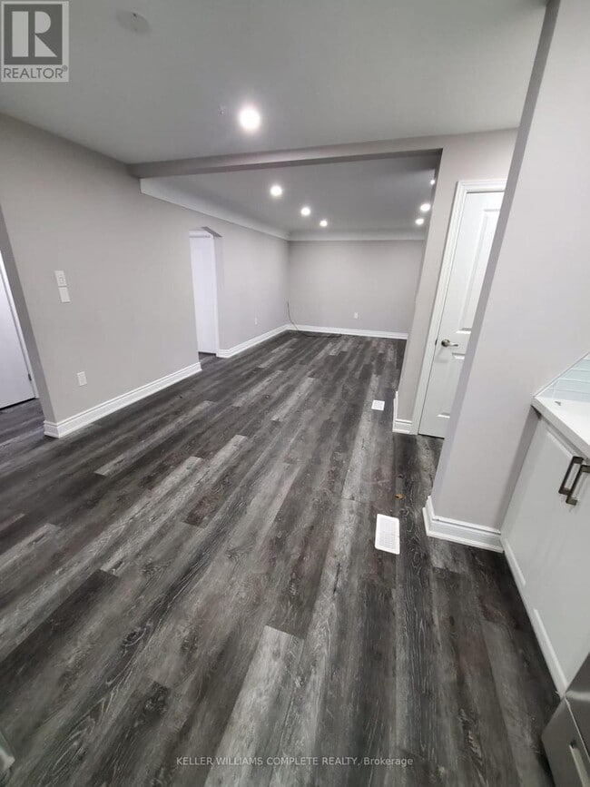 Building Photo - 15 Camille Ct