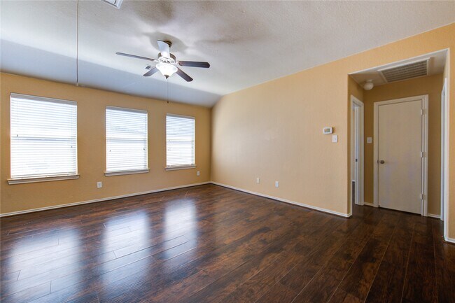 Foto del edificio - 2002 Collins Rose Ct