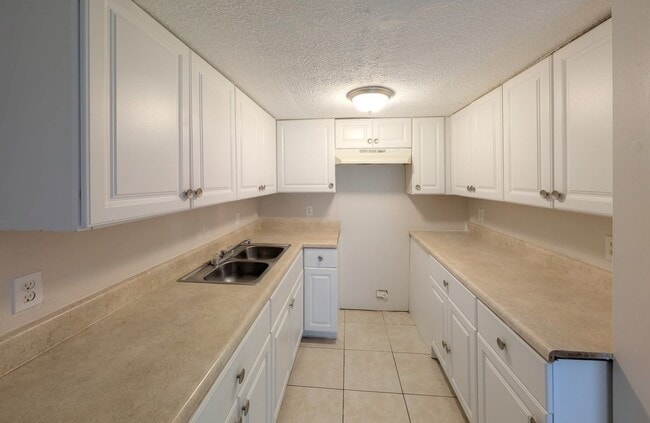 Building Photo - Yellow Pine Townhomes