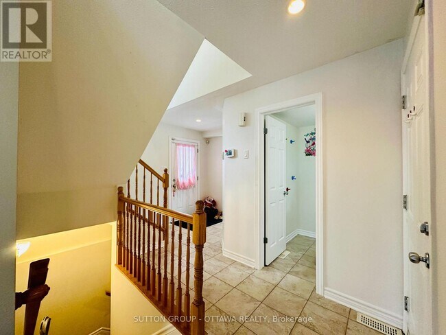 Building Photo - 416 Cresthaven Dr