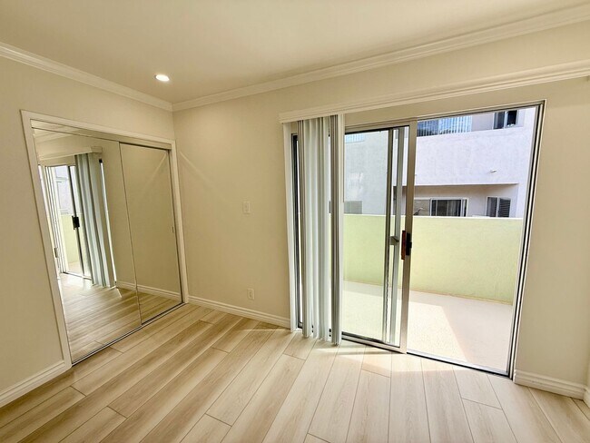 Foto del edificio - 1451 Armacost Ave