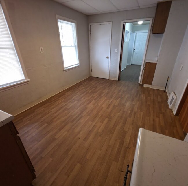 Foto del edificio - Single Family Home 3 beds 1 bath FOR RENT!