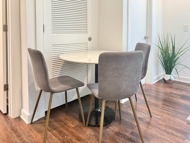 Foto del edificio - 542 Boulevard NE