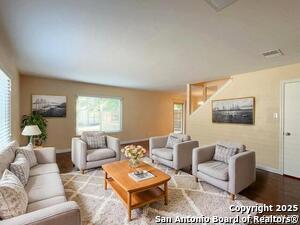 Foto del edificio - 6734 Honeyridge Ln