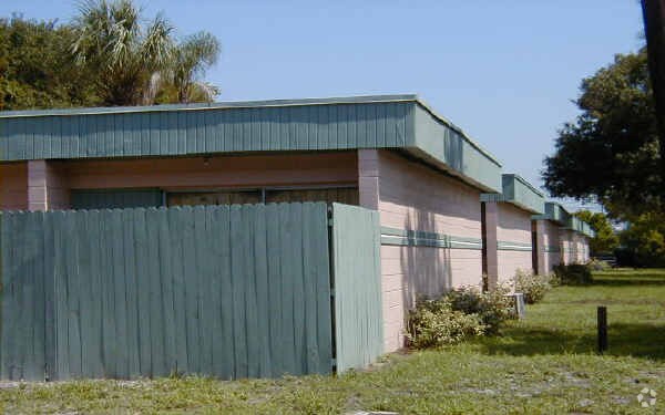 Building Photo - 5013-5019 S Macdill Ave