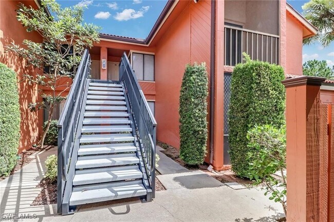 Foto del edificio - 124 Cypress Way E