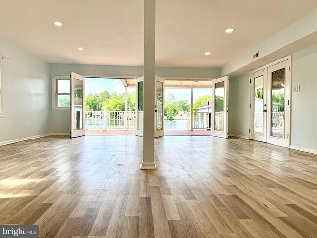 Building Photo - 3614 Lakeside Dr