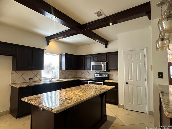 Foto del edificio - 12360Hart Crest