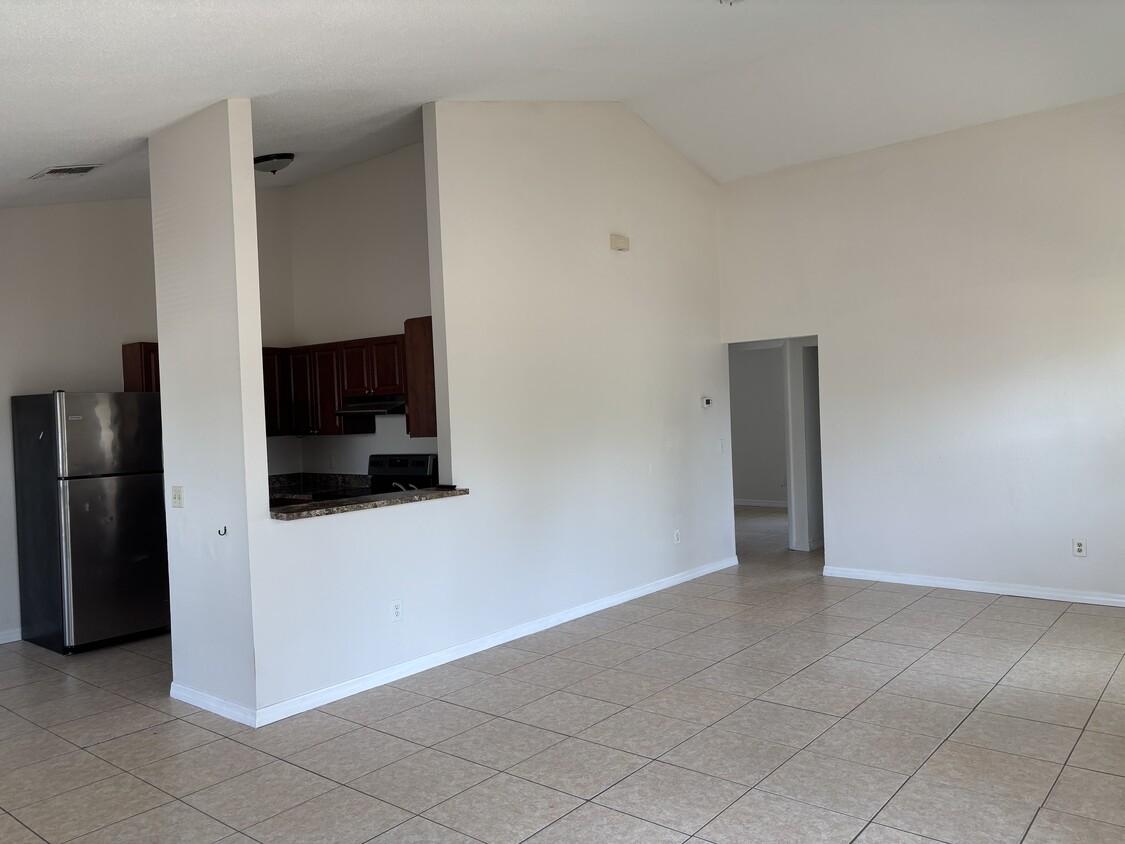 Primary Photo - 28 Spring Loop Cir