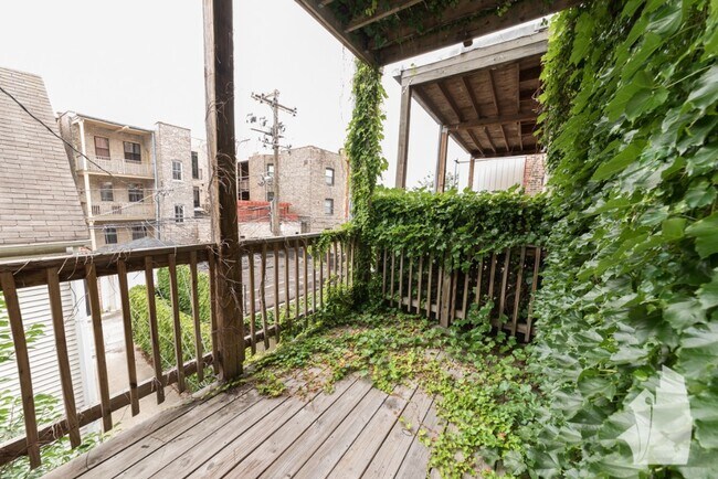 Foto del edificio - 851 W Wellington Ave