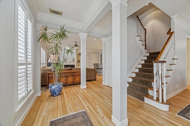 Foto del edificio - 523 Archwood Trail