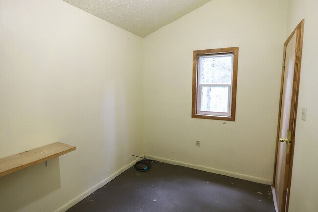 Building Photo - 22 Loucks St