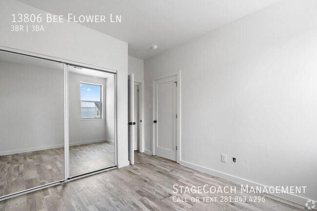 Foto del edificio - 13806 Bee Flower Ln