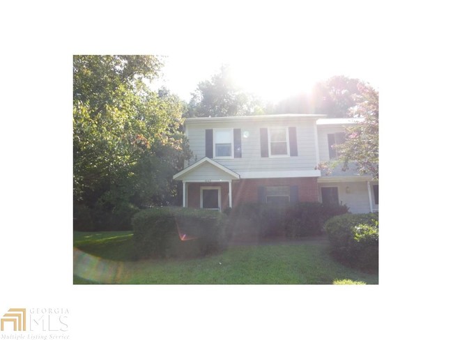 Building Photo - 5043 Village Green Way