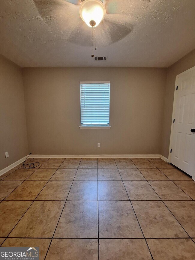 Building Photo - 135 Grindstone Way
