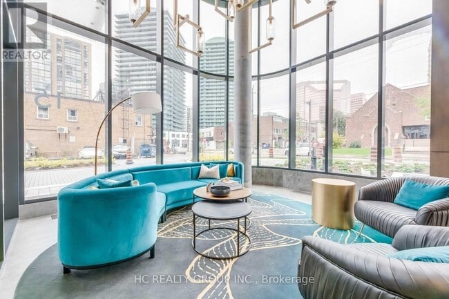 Photo du bâtiment - 15 Holmes Ave