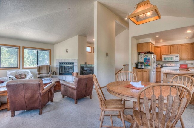 Building Photo - "SHORT-TERM  Available thru April 30, 2024"