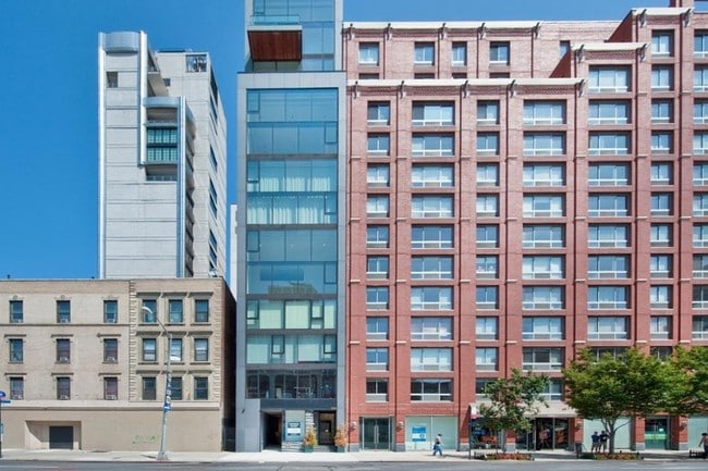 Building Photo - 559 W 23rd St