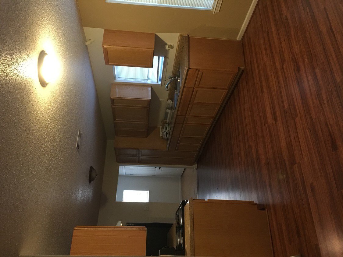 Primary Photo - 1111 S Airhart Dr