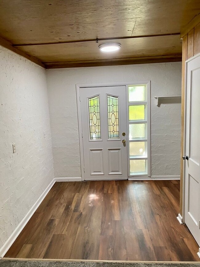 Building Photo - 3255 Clemwood Dr