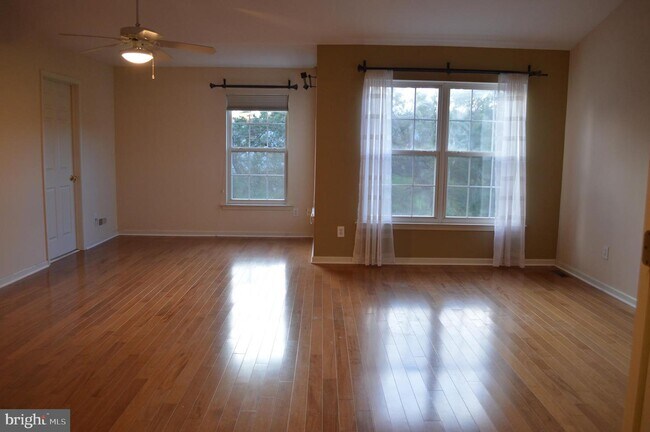 Building Photo - 919 Adams Way