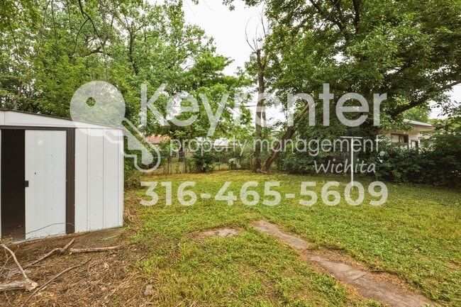 Building Photo - Charming 3-Bedroom Home with Original Hardwood Floors & Large Backyard