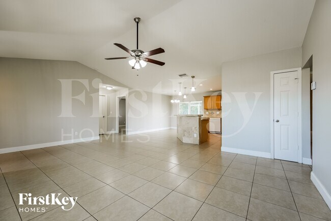 Foto del edificio - 2225 Tropicana Parkway W