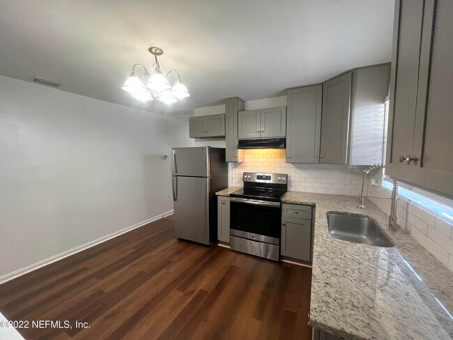 Foto del edificio - 2555 Myra St