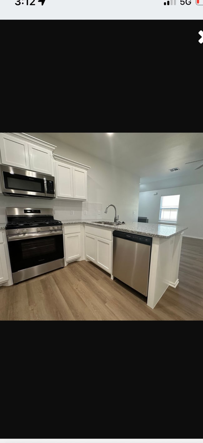 Building Photo - 11518 University Dr