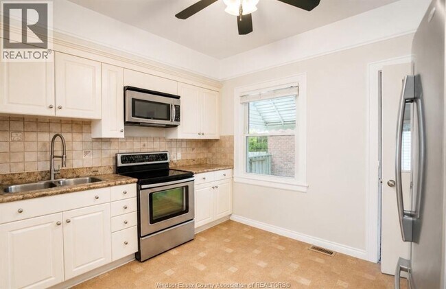 Building Photo - 415 GROVE