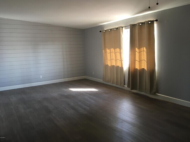Foto del edificio - 2150 W Missouri Ave