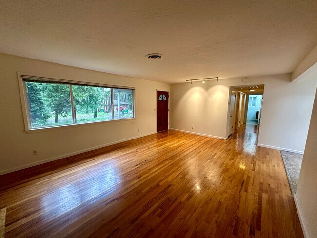 Foto del edificio - Spacious 4 Bedroom House on Banner Lava Cap Rd