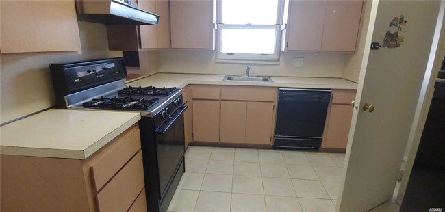 Foto del edificio - 81-35 255th St